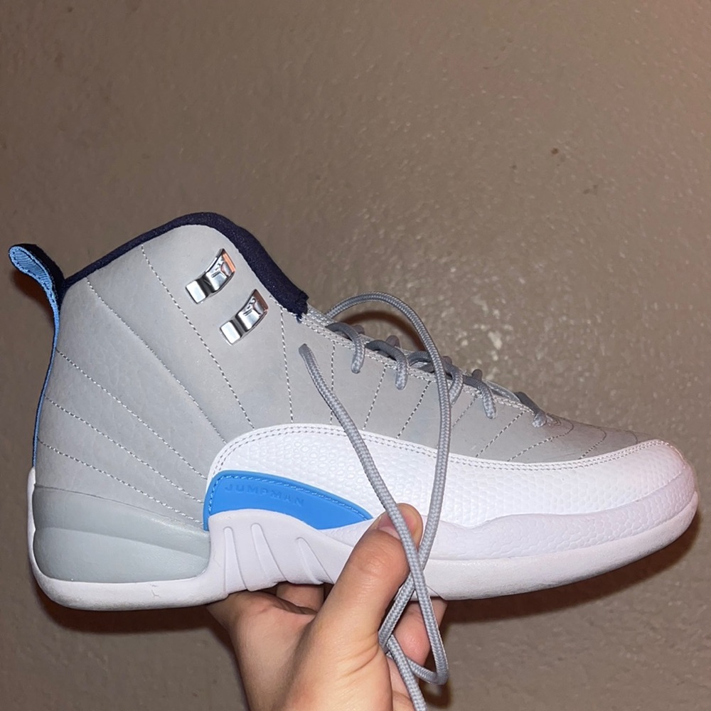 JORDAN 12 RETRO GREY UNIVERSITY BLUE(GOOD CONDITION SIZE US 6.5Y)OPEN TO OFFERS